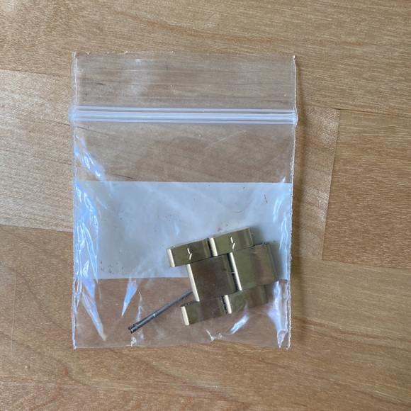 Roxy Downtown watch. Gold, used in good condition. No battery/box. - Picture 6 of 6